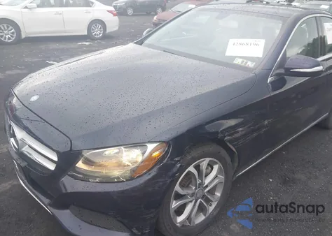 2015 Mercedes-Benz C 300 4Matic/Luxury 4Matic/Sport 4Matic z USA, uszkodzony, nr VIN 55SWF4KB4FU077199